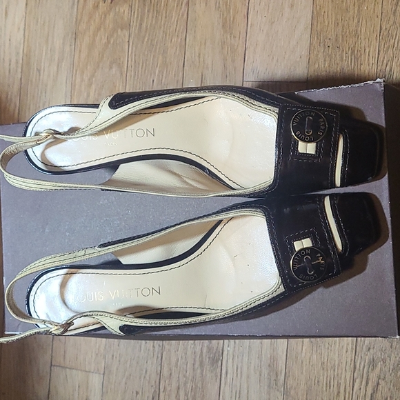 LV Squaretip Slingbacks - Picture 4 of 7